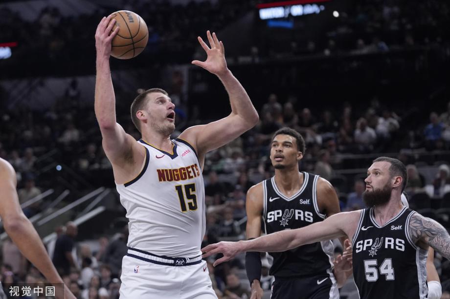 文班34+12格拉汉姆准绝杀 马刺23分逆转掘金