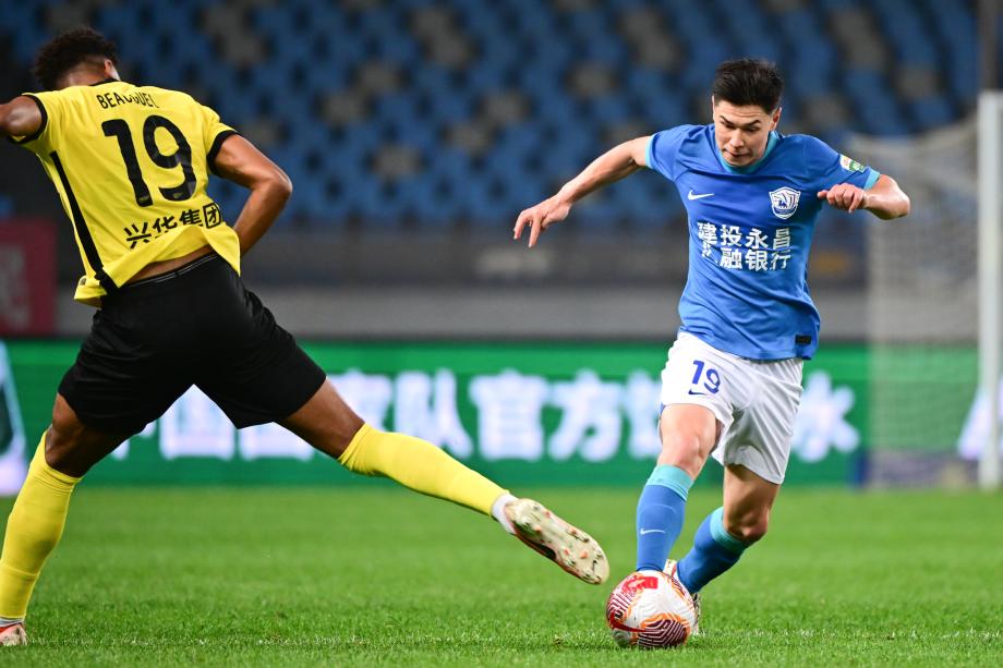 沧州雄狮18分钟3球3-2逆转青岛西海岸迎三连胜