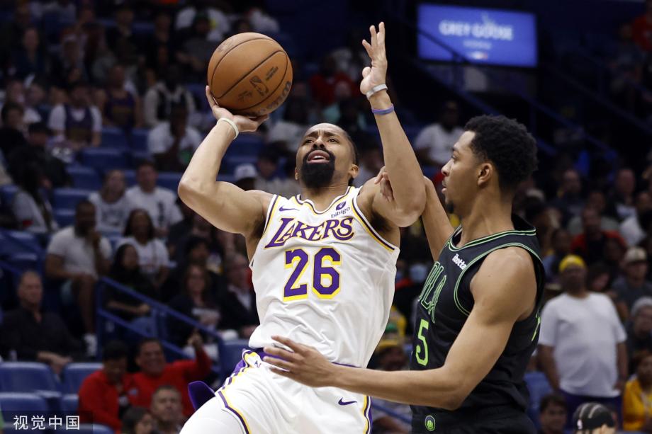 詹姆斯大号三双浓眉30+11 湖人胜鹈鹕锁定第八