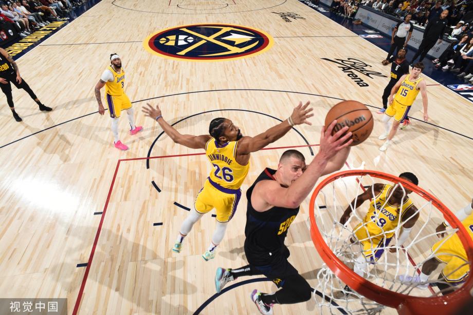 被压哨绝杀！湖人遭20分大逆转再负掘金