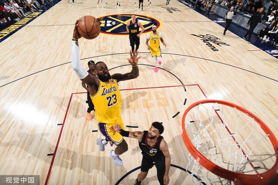 被压哨绝杀！湖人遭20分大逆转再负掘金