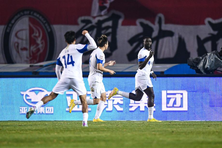 鲁尼替补破门 梅州客家一球险胜长春亚泰
