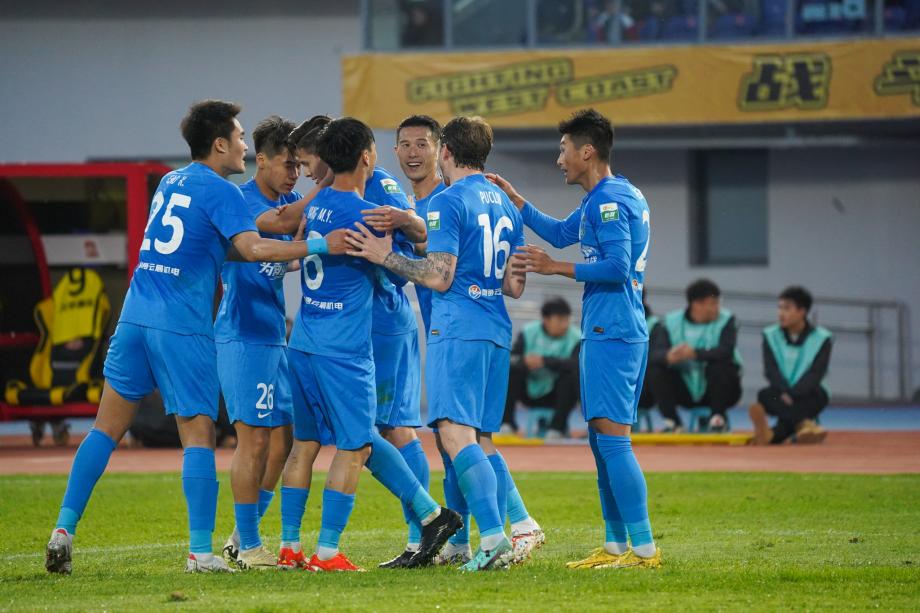 后防送大礼 青岛西海岸主场输球遭遇四连败