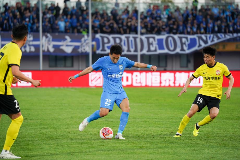 后防送大礼 青岛西海岸主场输球遭遇四连败