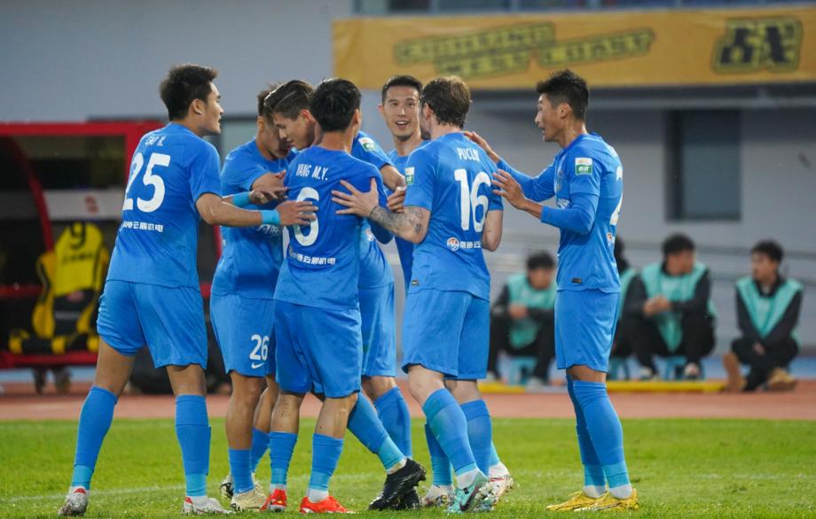 后防送大礼 青岛西海岸主场输球遭遇四连败