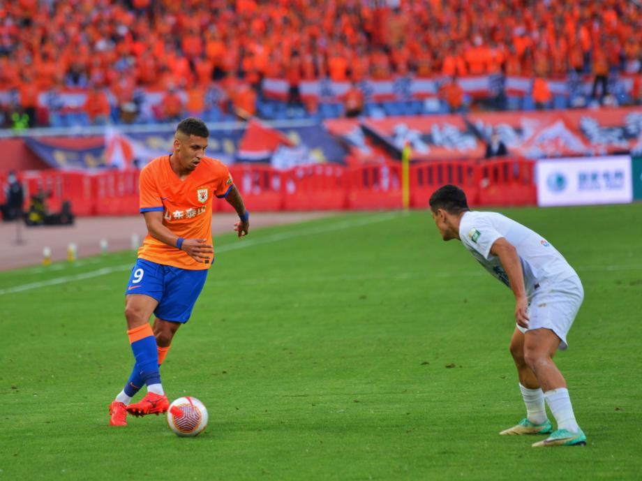 中超-克雷桑帽子戏法 山东泰山3-1南通支云