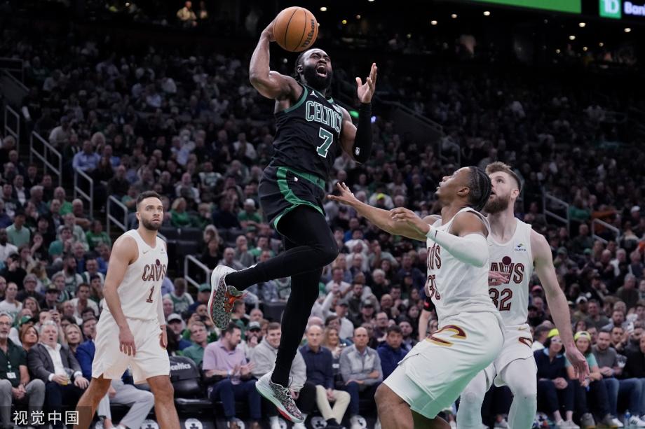 塔图姆25+10莫布利33分 凯尔特人淘汰骑士