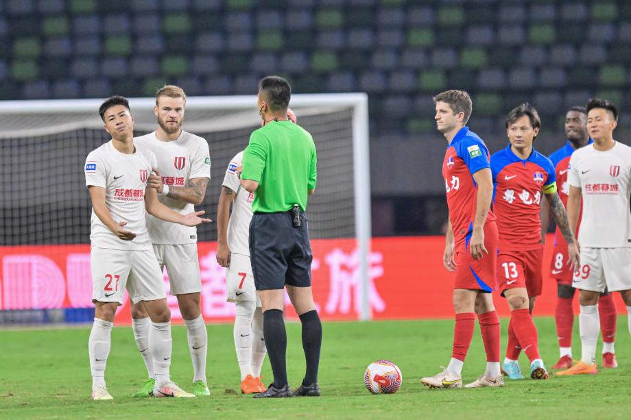 韦世豪双响 成都蓉城4-1胜梅州客家迎两连胜