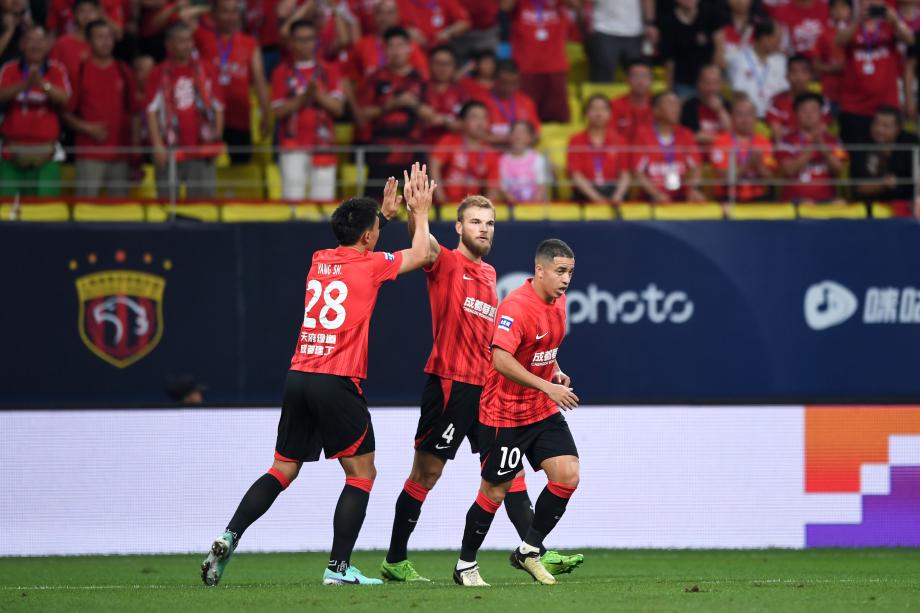 艾克森韦世豪双响 成都蓉城7-0大胜青岛西海岸