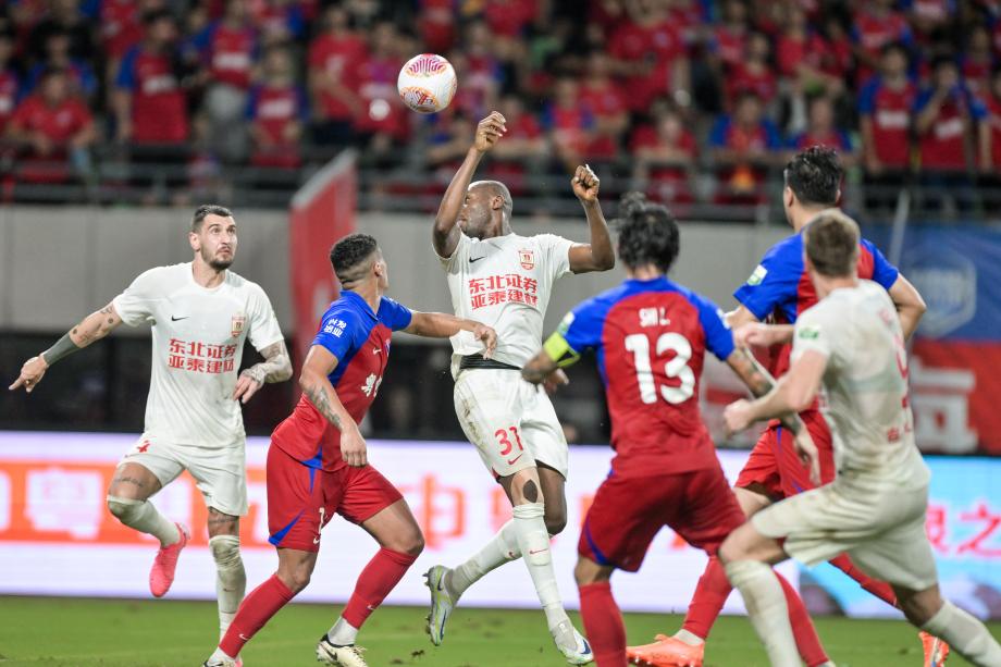 杨超声传射马里破门 梅州2-1战胜亚泰逃离降级区