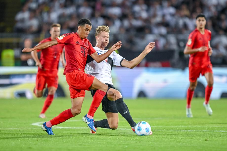 德国杯-穆勒2射1传凯恩破门 拜仁4-0乌尔姆