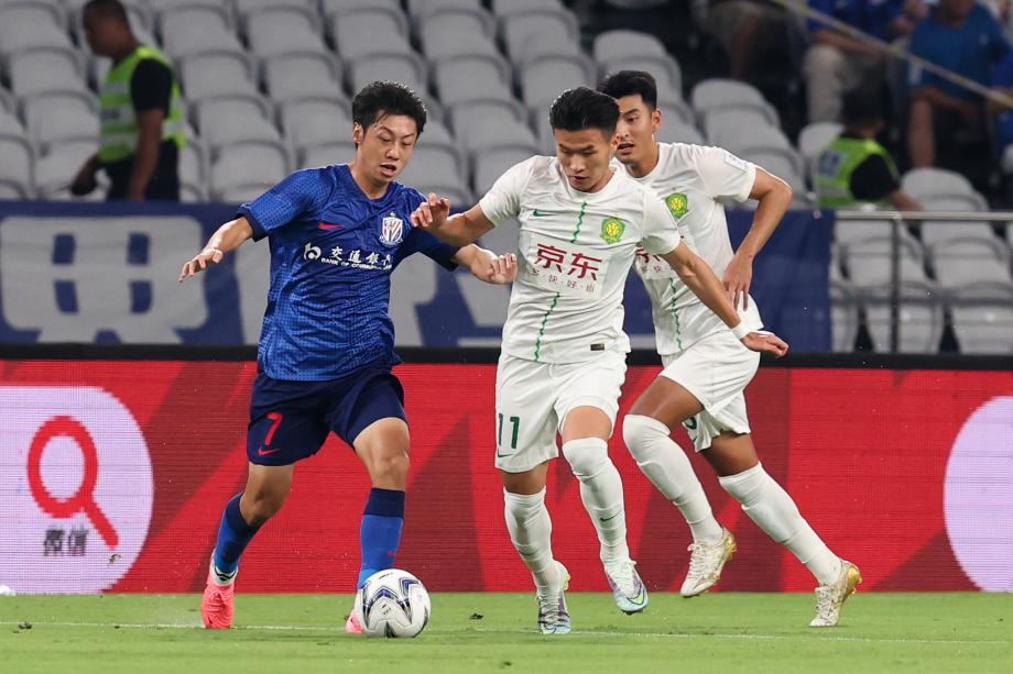 足协杯-特谢拉建功张玉宁破门 申花2-1国安进四强