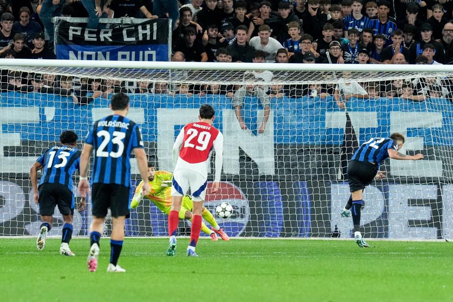 欧冠-托马斯送点拉亚两连扑 阿森纳0-0亚特兰大