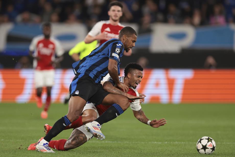 欧冠-托马斯送点拉亚两连扑 阿森纳0-0亚特兰大