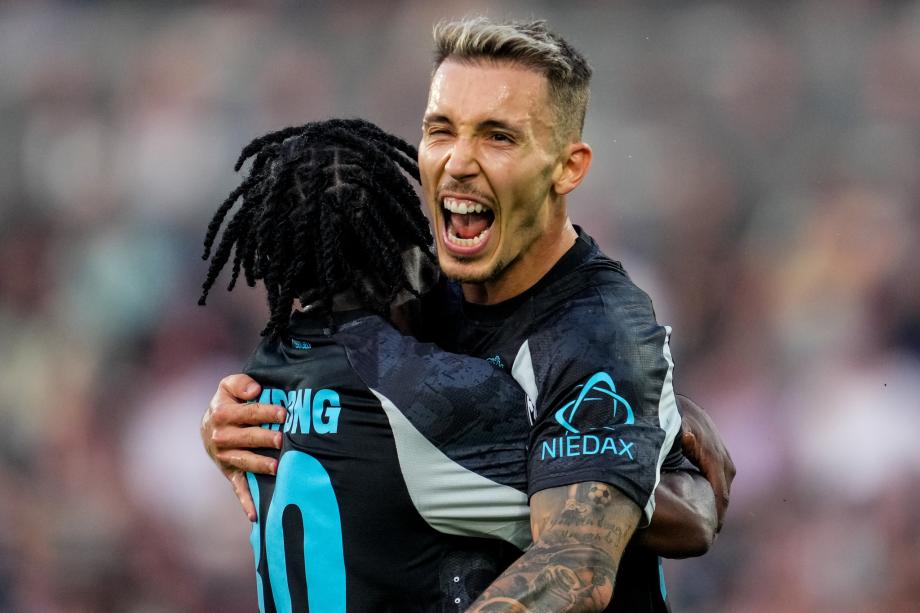 维尔茨欧冠首秀双响 勒沃库森4-0费耶诺德