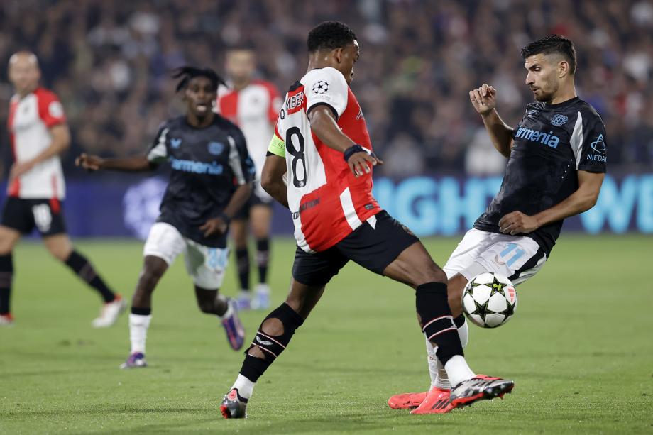 维尔茨欧冠首秀双响 勒沃库森4-0费耶诺德