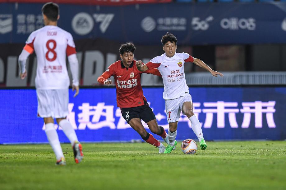 武磊梅开二度破纪录 上海海港4-3长春亚泰