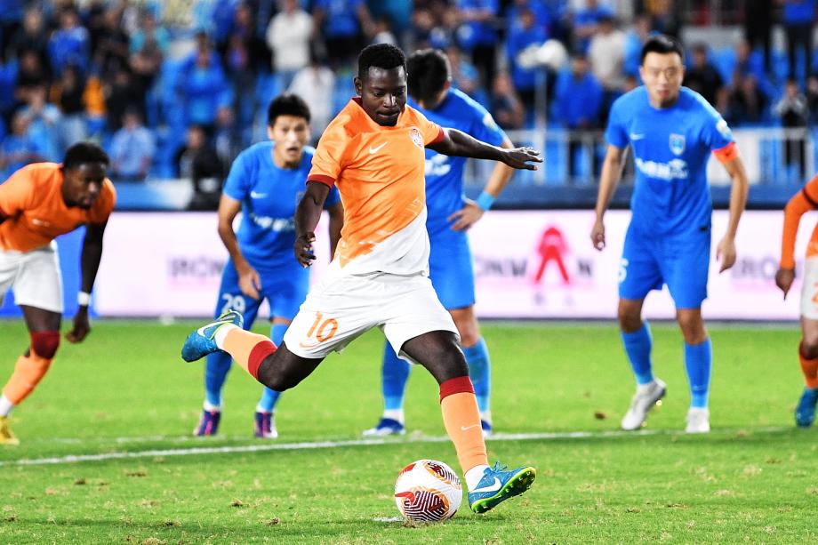 中超-郑浩乾双响 10人青岛海牛1-2不敌南通支云