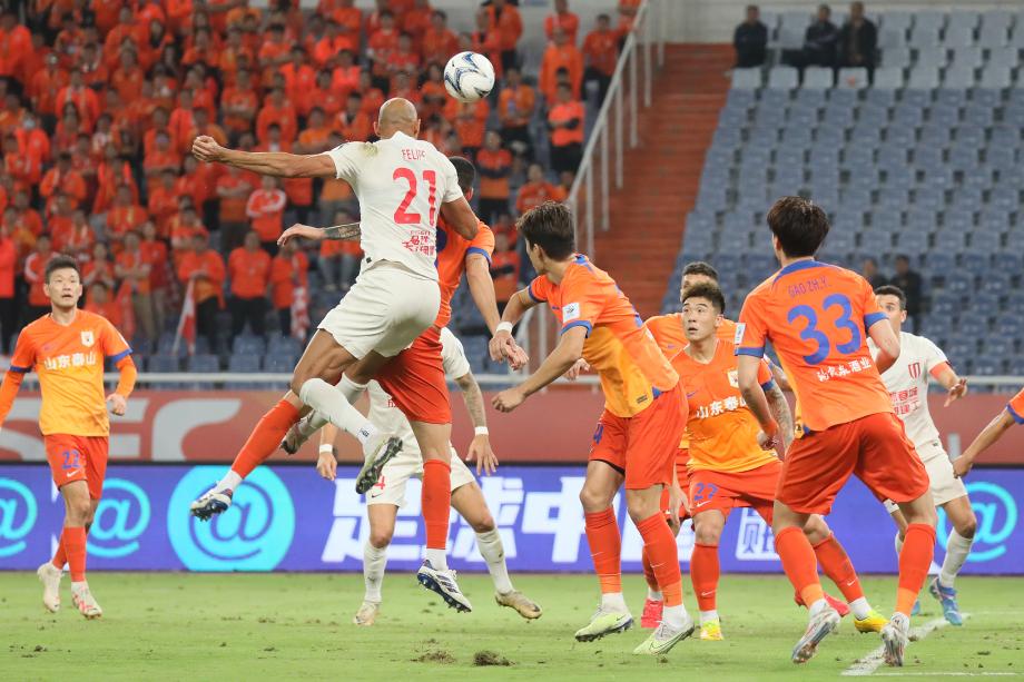 郑铮破门 山东泰山胜成都蓉城晋级足协杯决赛