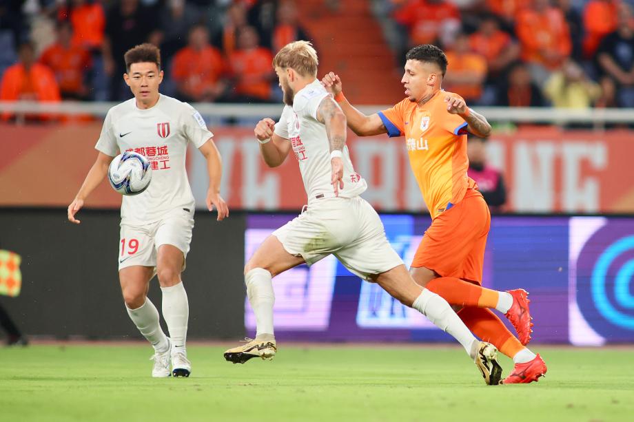 郑铮破门 山东泰山胜成都蓉城晋级足协杯决赛