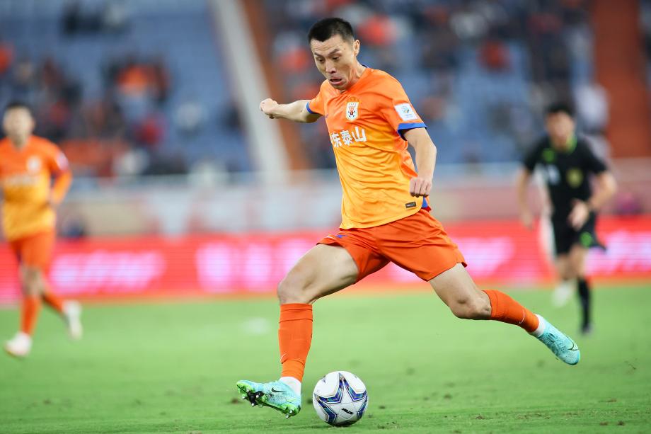 郑铮破门 山东泰山胜成都蓉城晋级足协杯决赛