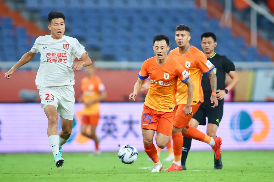 郑铮破门 山东泰山胜成都蓉城晋级足协杯决赛