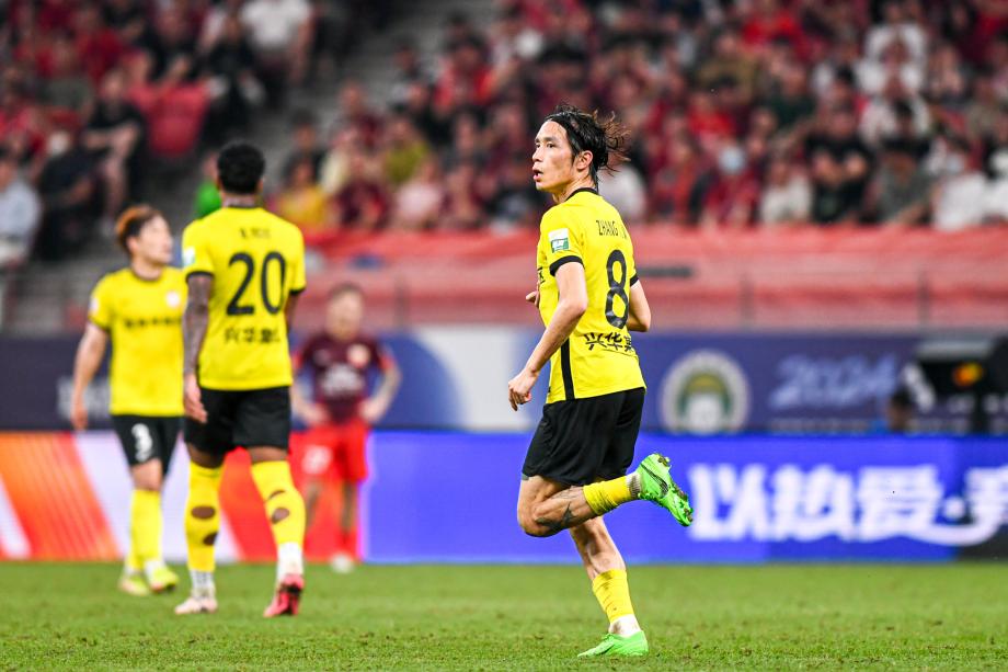 奥斯卡双响武磊伤退 海港2-1西海岸仍领跑