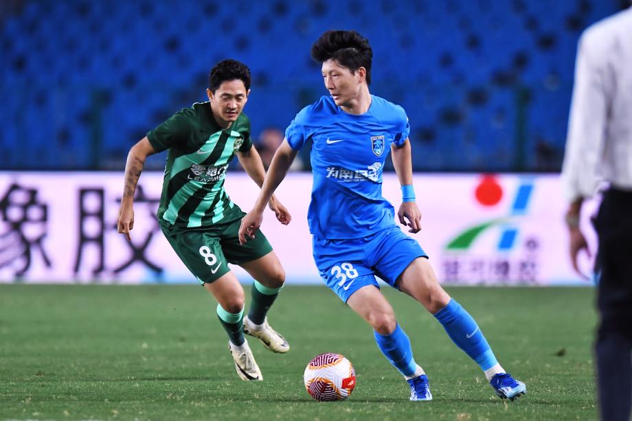 莱昂纳多28秒闪击孙正傲两黄离场 南通3-2逆转浙江