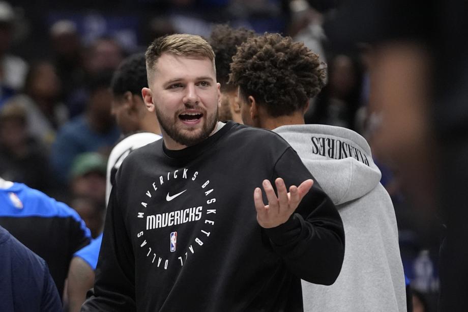 汤普森11+6欧文14分 独行侠大胜雄鹿终结三连败