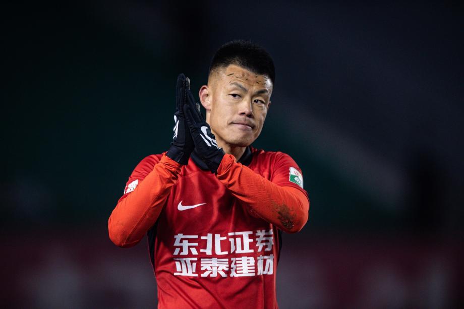 中超-贝里奇梅开二度 亚泰4-0西海岸赢下保级关键战