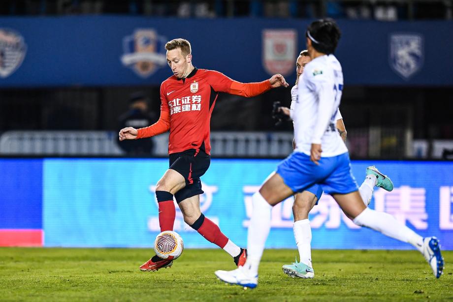 中超-贝里奇梅开二度 亚泰4-0西海岸赢下保级关键战