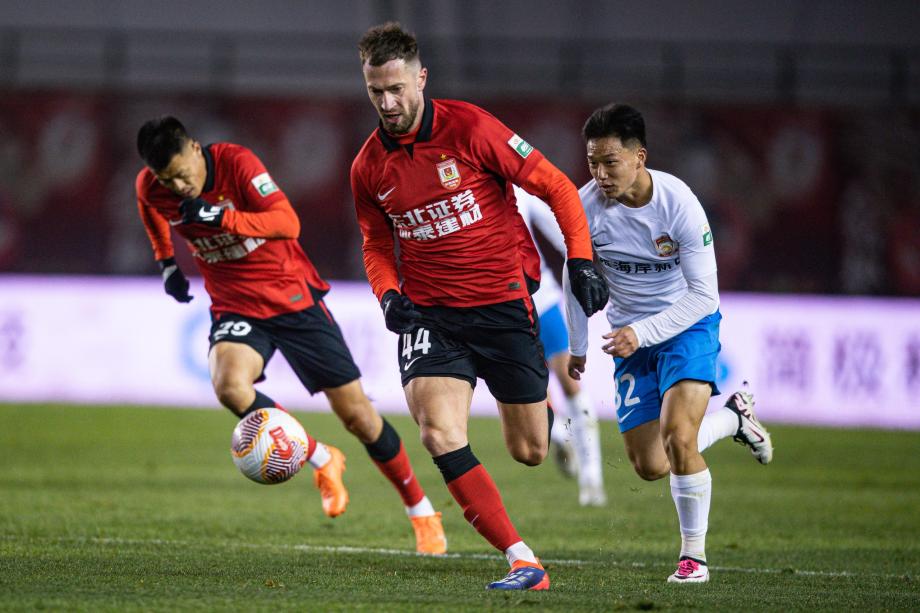 中超-贝里奇梅开二度 亚泰4-0西海岸赢下保级关键战