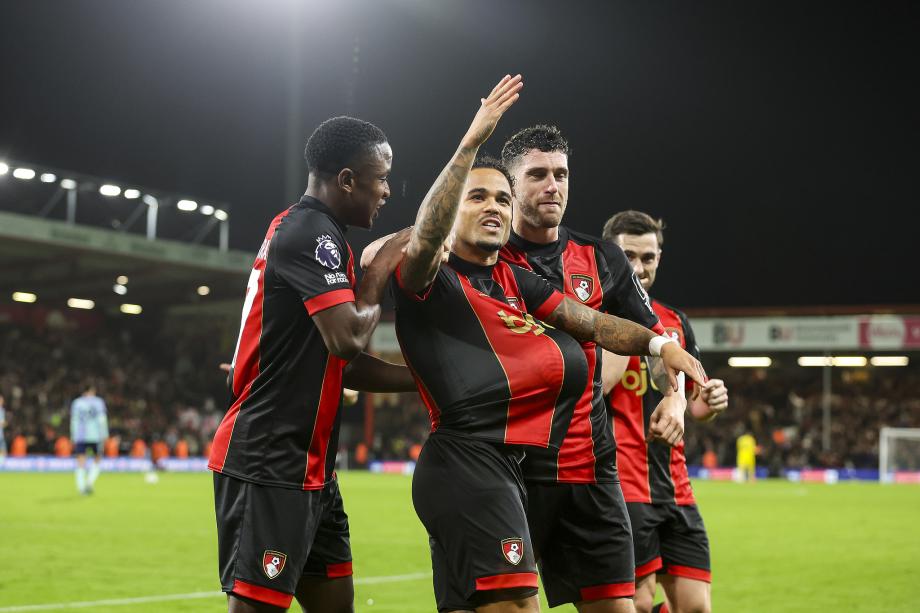 萨利巴染红离场 10人阿森纳0-2遭赛季首败