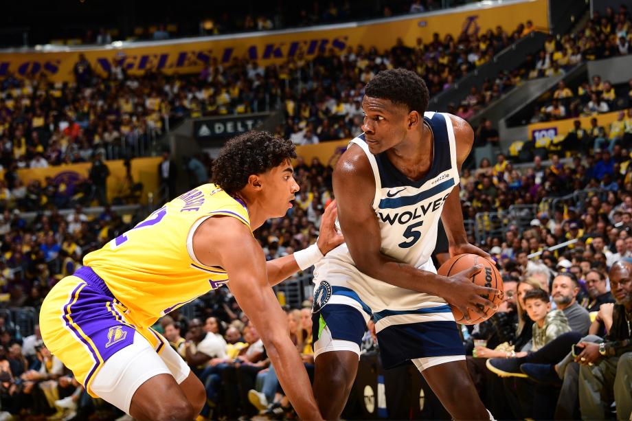 詹姆斯父子同台创历史 湖人力擒森林狼开门红