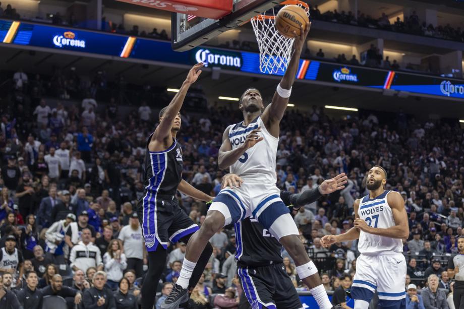 爱德华兹32+7罚球准绝杀 森林狼客场险胜国王