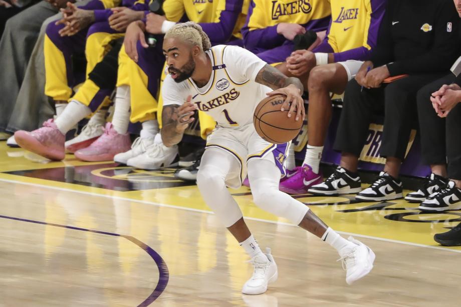 詹姆斯赛季首砍三双 湖人擒国王开季三连胜