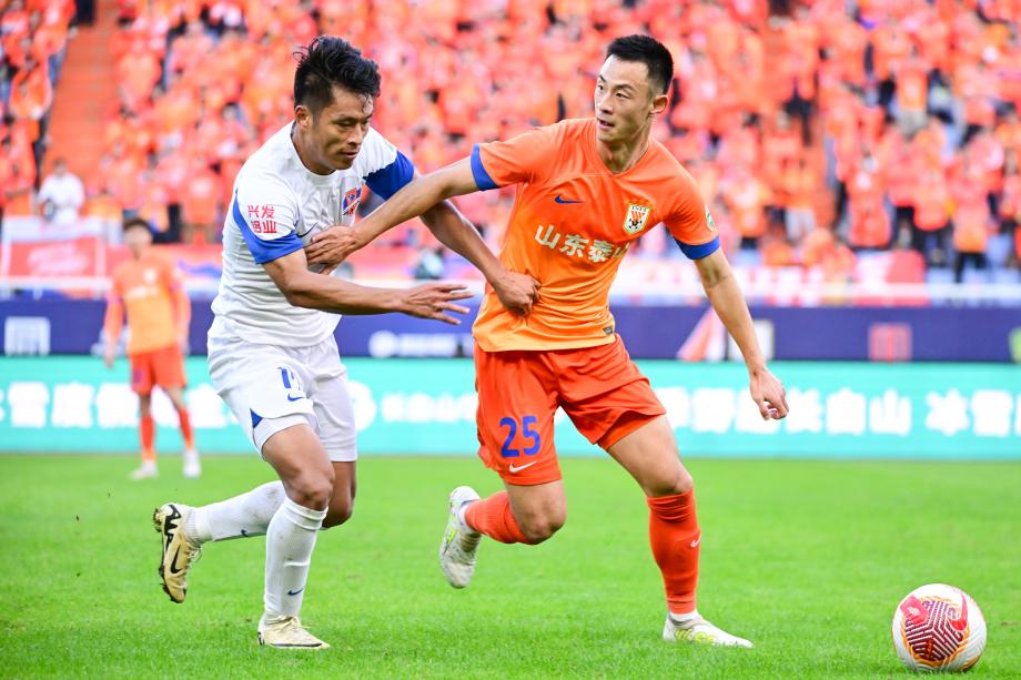 茹子楠科索维奇被罚下场 梅州1-2泰山降入中甲