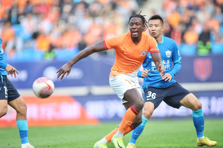 王鹏送点萨里奇点射 海牛1-0沧州雄狮携手保级