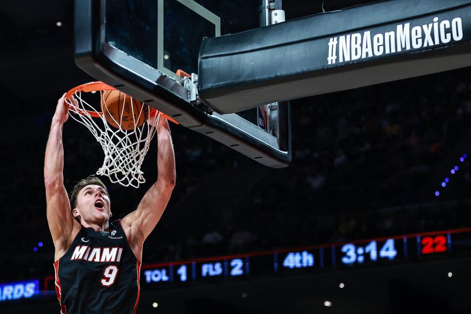 阿德巴约32+14普尔21分 热火20分大胜奇才