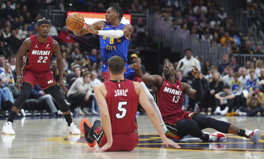 希罗24+11巴特勒伤退 约基奇三双掘金灭热火