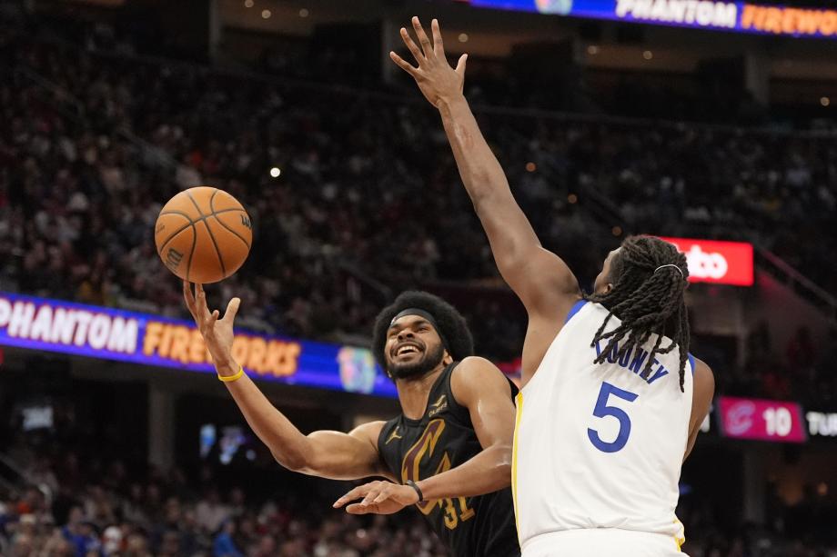 库里12分加兰27分 骑士大胜勇士豪取10连胜