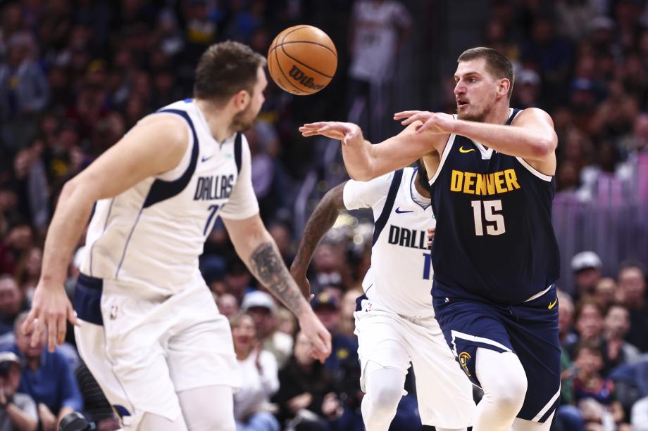 欧文43分约基奇37+18+15 掘金险胜独行侠