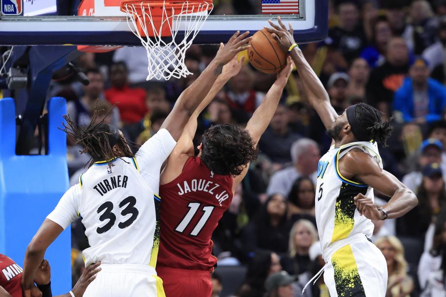 [图]特纳34分力克敌手 步行者119-110热火体育集锦