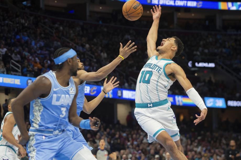 开局15连胜历史第二长 骑士4人20+大胜黄蜂