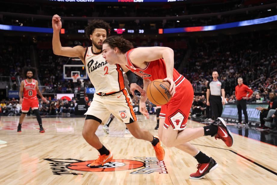 拉文25+6末节爆砍6记三分 公牛终结活塞连胜