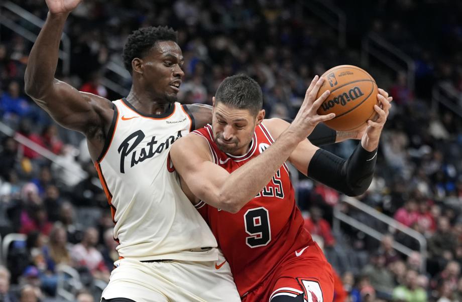 拉文25+6末节爆砍6记三分 公牛终结活塞连胜