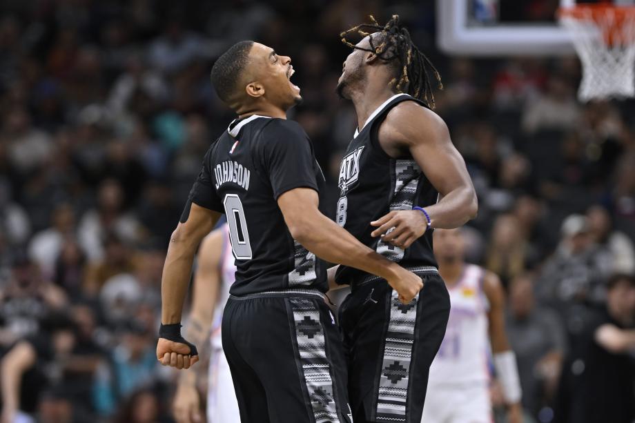 凯尔登22+5亚历山大32+7 马刺击败雷霆