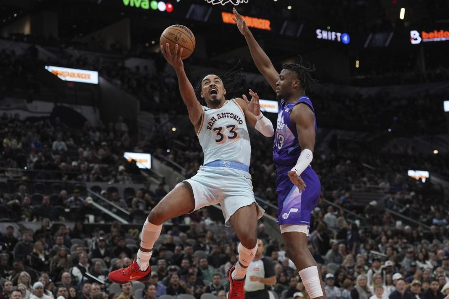 保罗两双马尔卡宁27分 文班缺阵马刺胜爵士