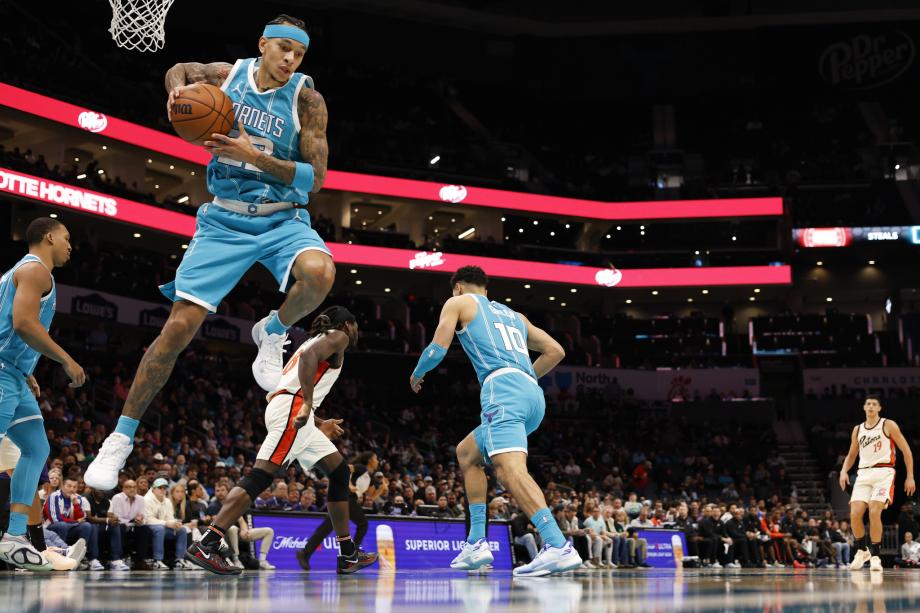 三球35+9坎宁安27分 米勒38分黄蜂加时胜活塞