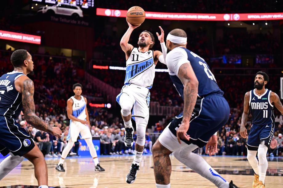 欧文32+7特雷-杨18+16 独行侠客场战胜老鹰